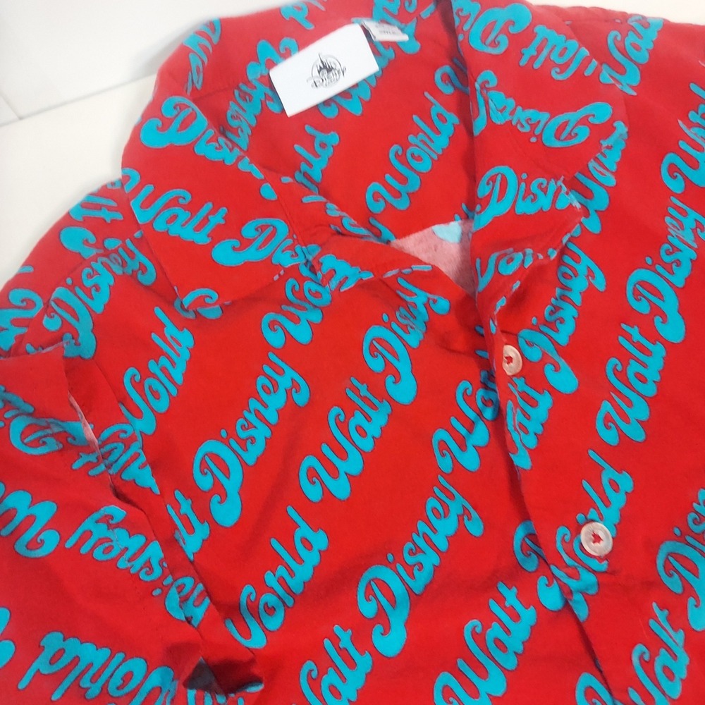 Disney World Walt Disney Script Logo Red Short Sleeve Button Up Shirt Men Size S